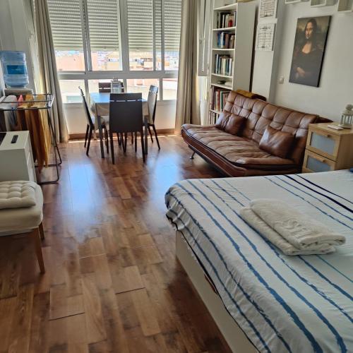 ESTUDIO LOFT en el Centro para 4 People con wifi