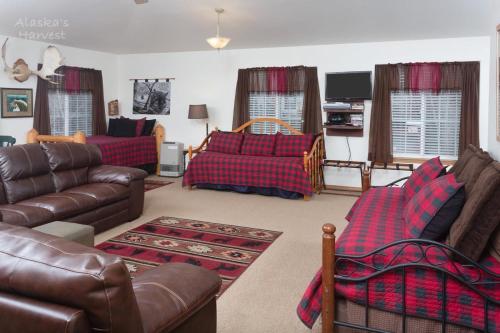 a living room with couches and a couch at Alaska's Harvest Bed and Breakfast and Luxury Log Cabin in Palmer
