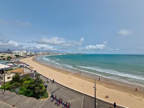Appartement T2 face plage, confortable, balcon, 4 pers., prox. centre, parking, ascenseur - FR-1-331-9