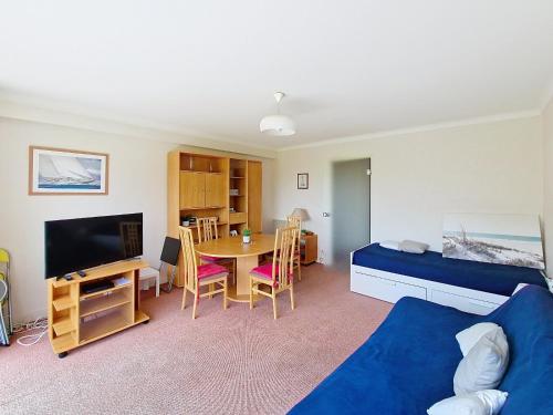 Appartement lumineux 2 pièces à 100 m de la plage et du marché Arago, avec balcon et parking sécurisé - FR-1-331-100
