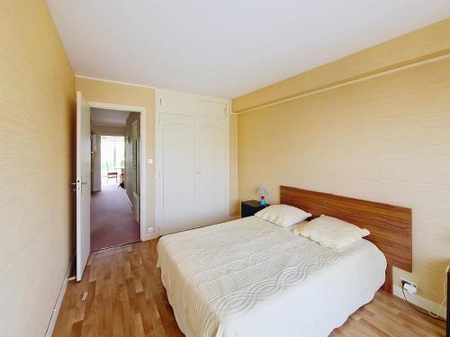 Appartement lumineux 2 pièces à 100 m de la plage et du marché Arago, avec balcon et parking sécurisé - FR-1-331-100