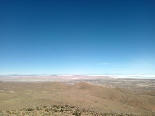 a view of the desert from the top of a mountain at acogedor y elegante departamento en uyuni in Uyuni
