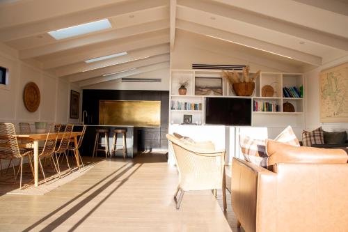 Gallery image of Great Lake View, Very Central, Modern Wanaka House, 3 En-suites in Wanaka