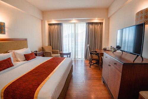 Телевизор и/или развлекательный центр в Kuta Paradiso Hotel