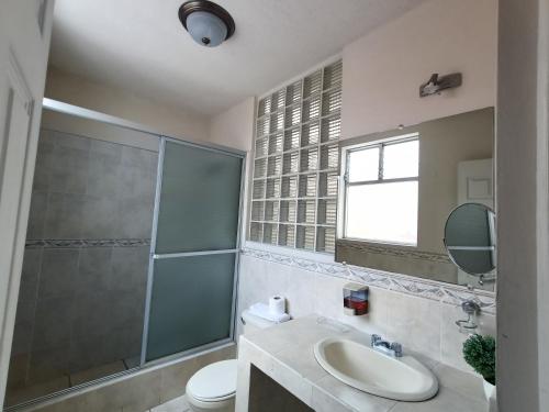 a bathroom with a sink and a shower and a toilet at Hotel Casa Blanca Inn in Estación Pamplona