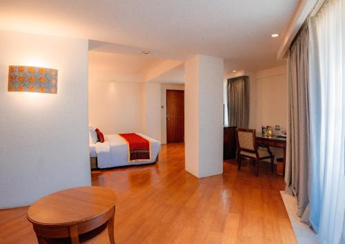 Кровать или кровати в номере Kuta Paradiso Hotel