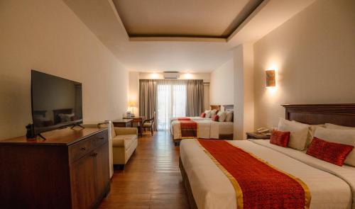 Кровать или кровати в номере Kuta Paradiso Hotel