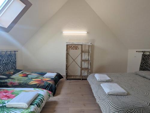 Ένα ή περισσότερα κρεβάτια σε δωμάτιο στο Évasion Nature à Chabris : Entre Loire et Cher - FR-1-591-741