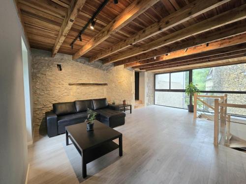 Photo de la galerie de l'établissement Maison de village authentique avec wifi et parking à Loubéjac - FR-1-616-486, à Loubejac