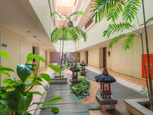 Сад в Kuta Paradiso Hotel