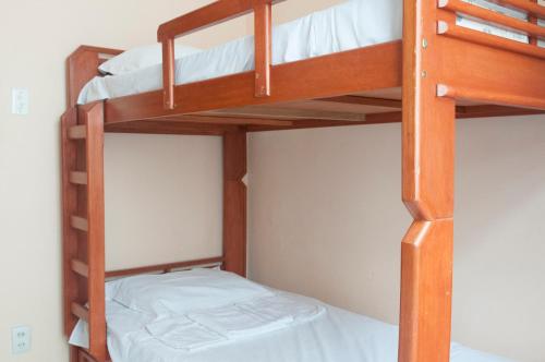 a bunk bed room with two bunk beds in a room at Aragão Botafogo Studio in Rio de Janeiro