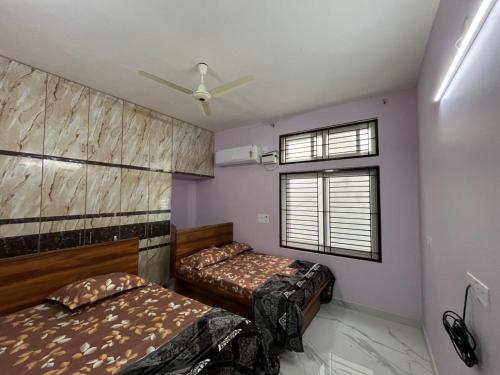 Ένα ή περισσότερα κρεβάτια σε δωμάτιο στο VS Homestay