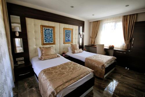 Giường trong phòng chung tại Venus Suite Hotel