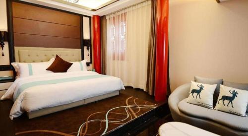 a bedroom with a bed and a couch in it at Xana Hotelle Xi'an Zhonglou, Huimin Street Metro Station in Xi'an