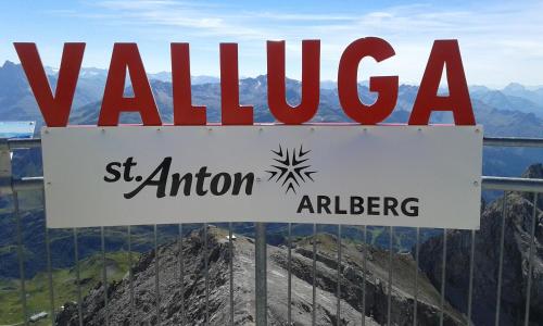 a sign on top of a mountain at Appartements Tyrol in Pettneu am Arlberg