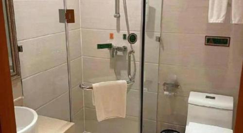 a bathroom with a shower with a glass door at Vienna Hotel Inner Mongolia Tongliao Development Zone in Tongliao