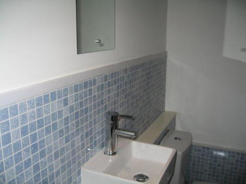 A bathroom at The Barrington Hotel 