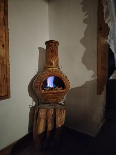 a wood fired oven sitting on top of a table at Hermosa Cabaña en San Pedro Atlapulco in San Pedro Atlapulco