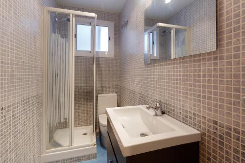 a bathroom with a sink and a shower and a toilet at Apartment Bed&BCN Sant Andreu II in Barcelona
