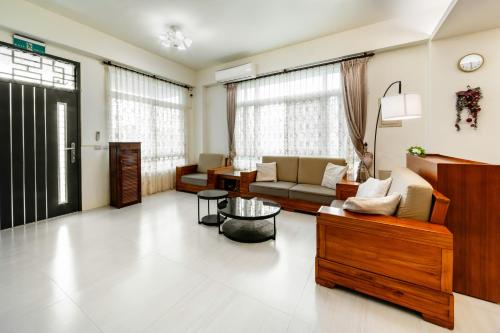 a living room with a couch and a table at Flower 280 in Jian