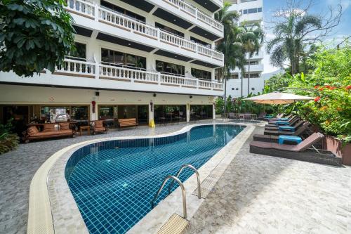 Bazén v ubytování Patong Central Residence and Apartment nebo v jeho okolí