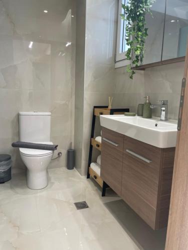 Bilik mandi di Paloma Luxury Suite