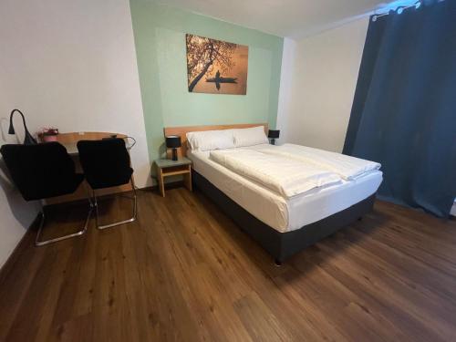 Postel nebo postele na pokoji v ubytování Residenz Hotel Wuppertal