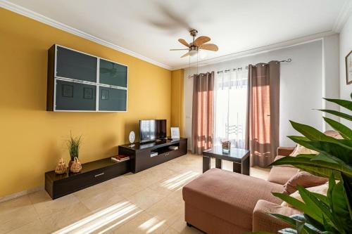 TV a/nebo společenská místnost v ubytování B1 Playa, Terraza, Nespresso, Smart TV, Piscina