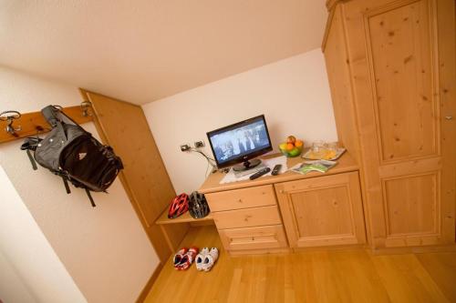 TV a/nebo společenská místnost v ubytování Hotel Garnì al Plan
