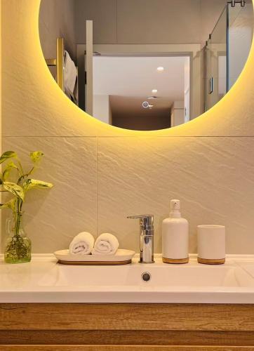 a bathroom with a sink with a mirror at 8 Ocean Rd in Auckland