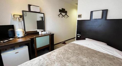 Ένα ή περισσότερα κρεβάτια σε δωμάτιο στο Takada Terminal Hotel
