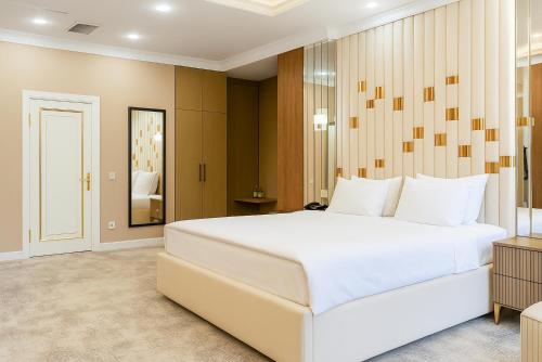 Una cama o camas en una habitación de Siab Hotel
