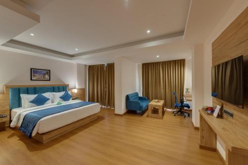 Μια τηλεόραση ή/και κέντρο ψυχαγωγίας στο Clarion Hotel De Renees Gangtok