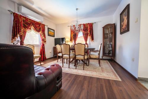 Baroque art with Pool Sauna Gym