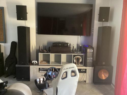 a room with a flat screen tv and a robot at MAISON PRIVÉE AVEC PISCINe in Beaurepaire
