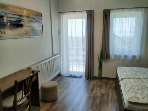 A bed or beds in a room at Mogyorósi Apartman