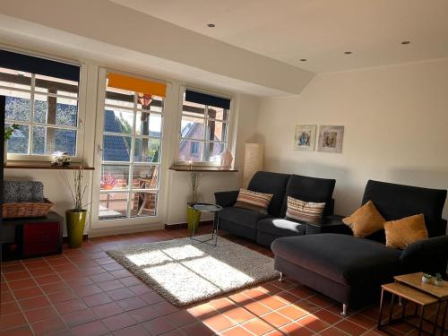 a living room with a couch and a table at Vechte-Palais obere Wohnung in Metelen