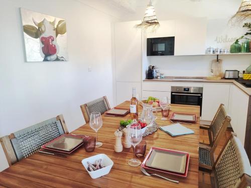 Bel Appartement plein centre avec Balcon, clim