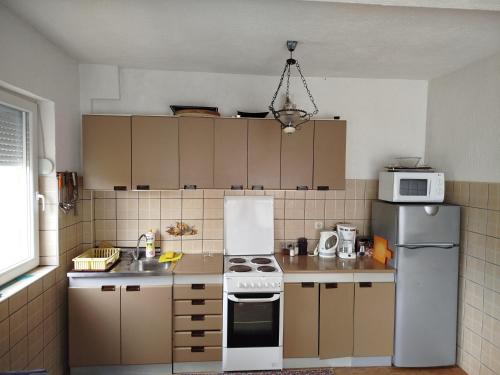 ครัวหรือมุมครัวของ Aleks