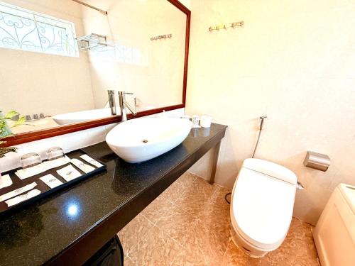 Ένα μπάνιο στο Cakit Villa Bai Sau Vung Tau-4bedrooms with pool