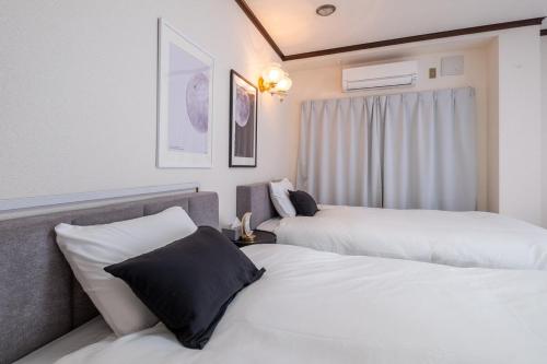 Katil atau katil-katil dalam bilik di 5 min walk from Matsumoto station Sky View Apartments Spacious 4BDR
