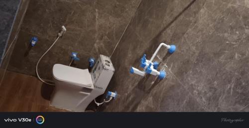 Ένα μπάνιο στο Foodzo Hotel