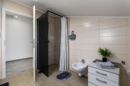 Apartment Orhidea in a peaceful setting near Umag