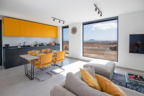 Cascasas the Yellow Apartment