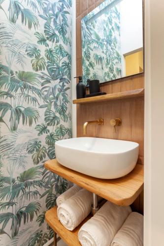 Central 6 min from Duomo Design Apt In Milan