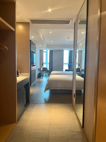 Katil atau katil-katil dalam bilik di Atour Hotel Suzhou North High-Speed Railway Station