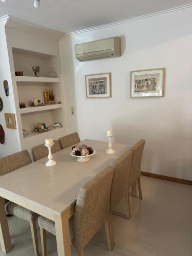 Ruang duduk di L D House Lagonisi