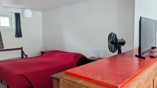 Μια τηλεόραση ή/και κέντρο ψυχαγωγίας στο Studio Viarhona