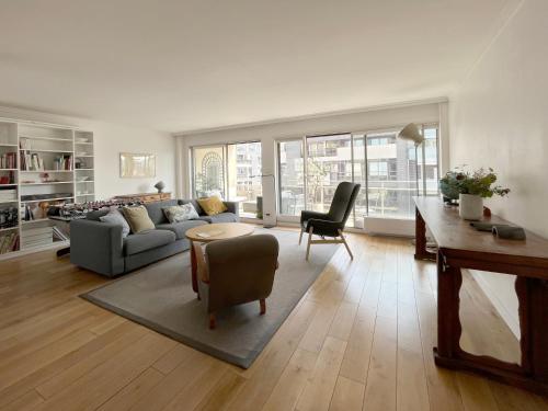 Grand Bright Apartment-4BDR-130m2