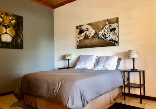 Una cama o camas en una habitación de Bushbaby Rest